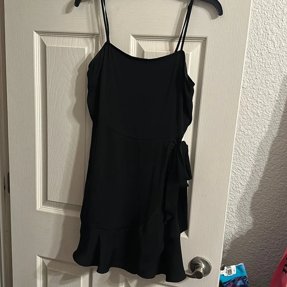 EXPRESS black size medium black side tie dress - Picture 4 of 4